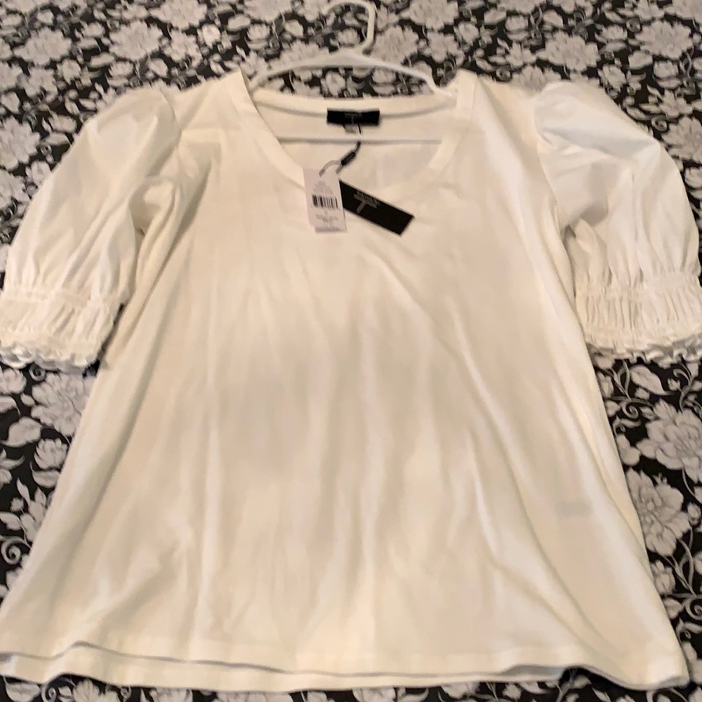 New with tags Tahari puffed sleeves women’s blouse